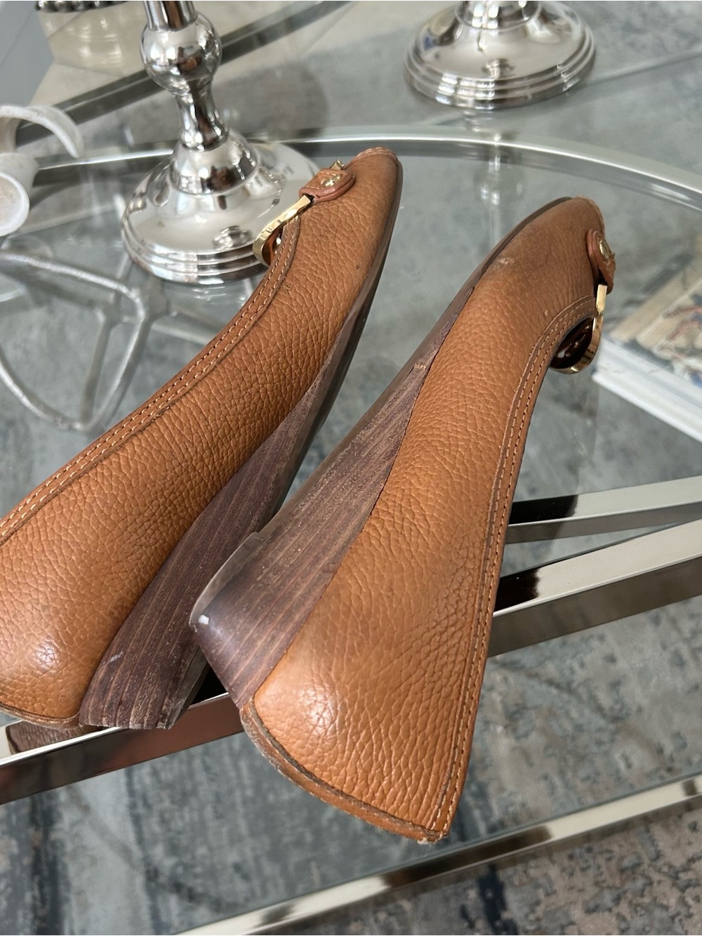 Tory Burch Tan Brown Leather Peep-Toe Flats with Gold Logo - Picture 4 of 5